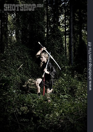 
                Wald, Angriff, Samuraischwert, Kämpferin                   