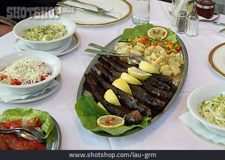 
                Fischgericht, Sopska, Serbische Küche                   