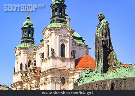 
                Prag, Nikolauskirche, Jan-hus-denkmal                   