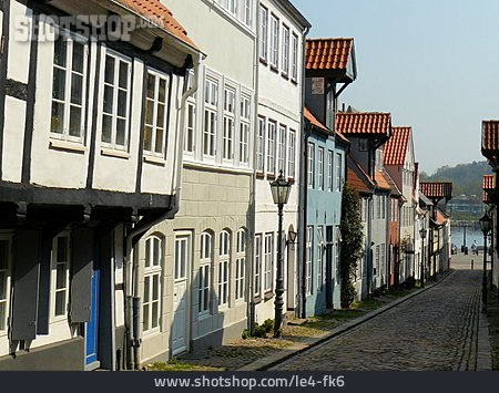 
                Gasse, Flensburg, Häuserreihe                   