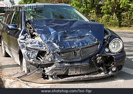
                Verkehrsunfall, Totalschaden, Unfallauto                   