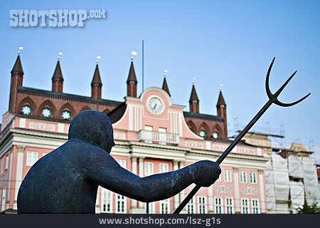 
                Rathaus, Skulptur, Rostock                   
