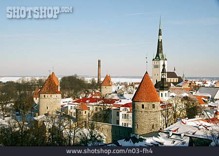 
                Stadtansicht, Stadtmauer, Tallinn, Olaikirche                   