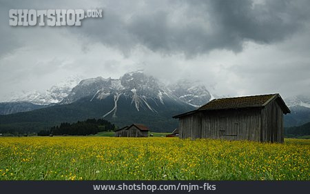 
                Zugspitze, Berglandschaft, Holzhütte                   