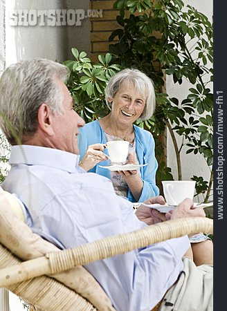 
                Sorglos & Entspannt, Kaffeepause, Seniorenpaar                   