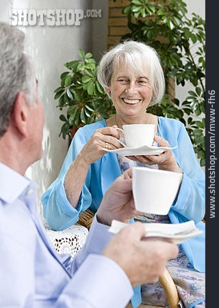 
                Kaffeepause, Ehepaar, Seniorenpaar                   