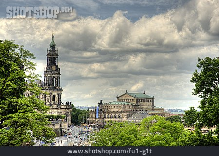 
                Dresden, Semperoper, Hofkirche                   