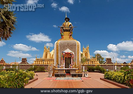 
                Stupa, Pha That Luang, Opfergaben                   