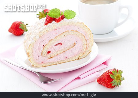 
                Dessert, Erdbeercreme, Biskuitrolle                   