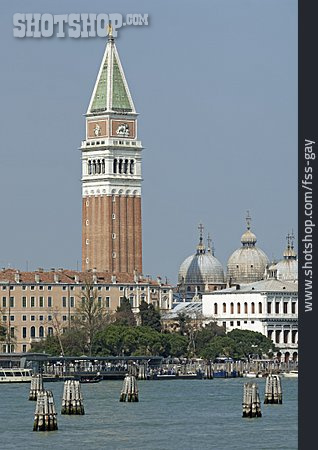 
                Venedig, Markusturm, Markusdom                   