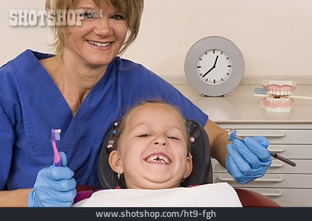 
                Zahnarztbesuch, Kinderzahnärztin                   