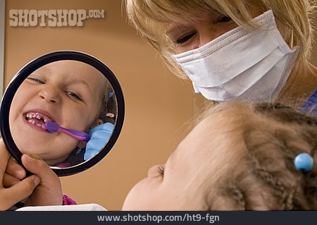 
                Zahnarztbesuch, Kinderzahnärztin                   