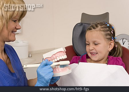 
                Zahnpflege, Zahnreinigung, Kinderzahnärztin                   