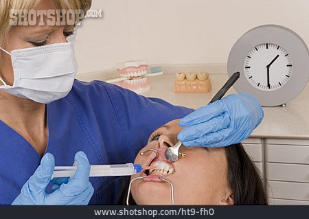 
                Zahnarztbesuch, Zahnarztbehandlung, Bleaching                   