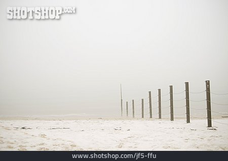 
                Strand, Nebel                   