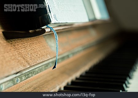 
                Klavier, Gesangsbuch                   