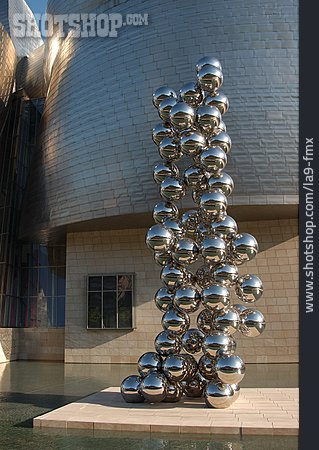 
                Moderne Baukunst, Museum Guggenheim, Skulptur                   