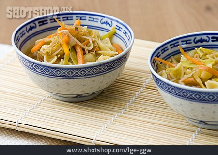 
                Asiatische Küche, Gemüsesuppe, Nudelsuppe                   