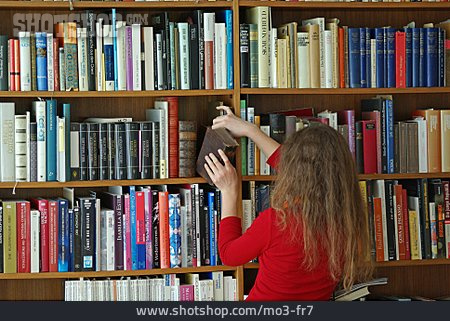 
                Teenager, Buch, Bücherregal                   