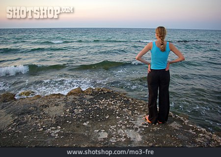 
                Junge Frau, Sorglos & Entspannt, Strand                   