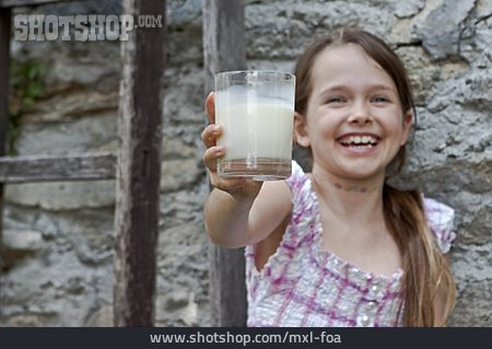 
                Mädchen, Gesunde Ernährung, Milchglas                   