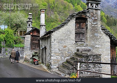 
                Steinhaus, Valle Onsernone, Loco                   