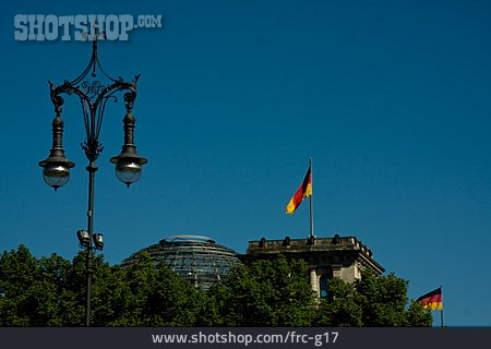
                Reichstag, Straßenlaterne                   