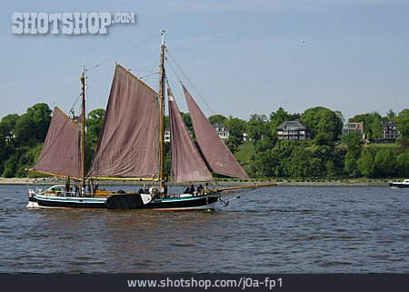 
                Segelschiff, Elbe                   