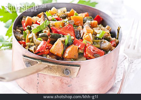 
                Französische Küche, Ratatouille, Gemüsegericht                   