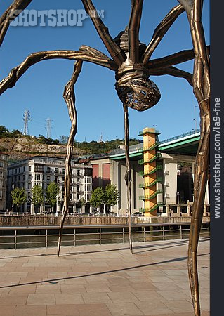 
                Bilbao, Kunstobjekt, Spinnenskupltur                   