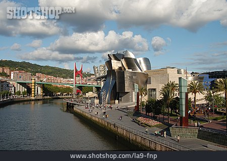 
                Bilbao, Museum Guggenheim                   