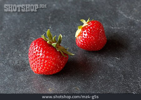 
                Beerenfrucht, Erdbeere                   