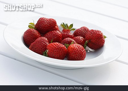 
                Erdbeere, Obstteller                   