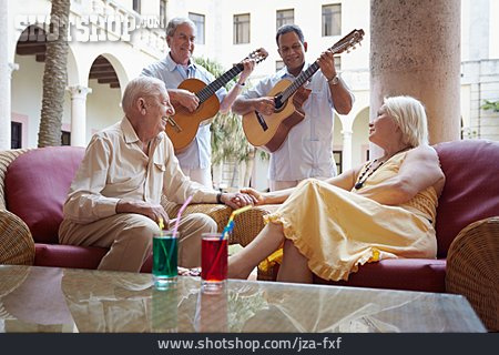 
                Musiker, Seniorenpaar                   