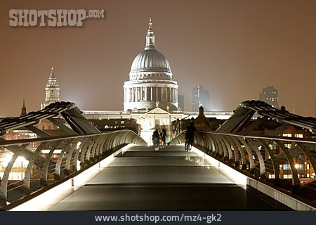 
                London, St. Pauls Cathedral, Millennium Bridge                   