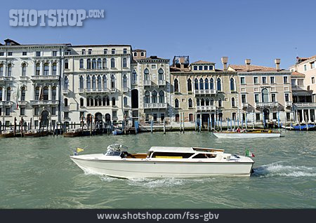 
                Venedig, Bootsfahrt, Wassertaxi                   
