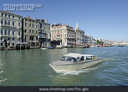 
                Venedig, Motorboot, Bootsfahrt                   