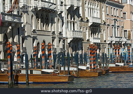 
                Venedig, Motorboot, Wassertaxi                   