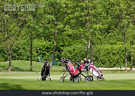 
                Golfplatz, Trolley, Golfbag                   