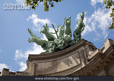 
                Statue, Grand Palais, L' Immortalite Devancant Le Temps                   
