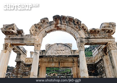 
                Ephesus, Hadrianstempel                   