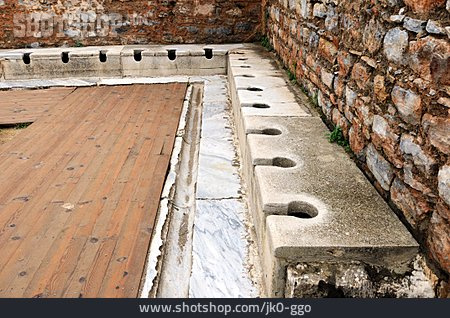 
                Ephesus, Toilettenanlage                   