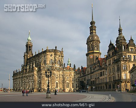 
                Dresden, Theaterplatz, Hofkirche                   