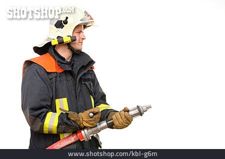 
                Junger Mann, Feuerwehrmann, Löschschlauch                   