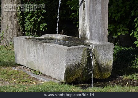 
                Brunnen, Steinbrunnen                   