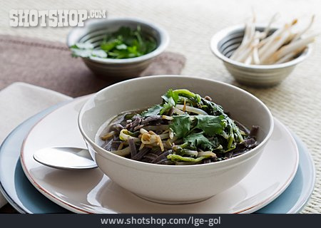 
                Asiatische Küche, Nudelsuppe, Reisnudelsuppe                   