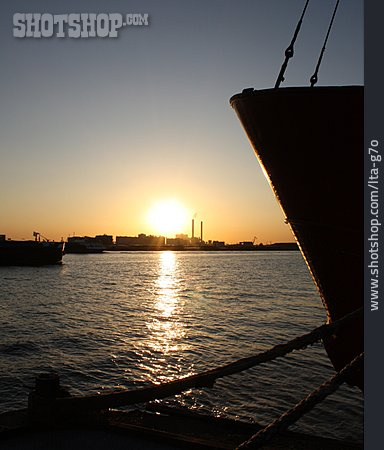 
                Sonnenuntergang, Hafen, Industriehafen                   