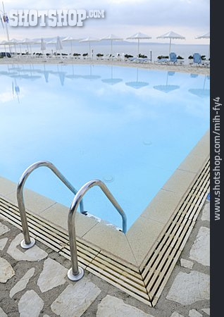 
                Swimmingpool, Hotelanlage, Beckenrand                   