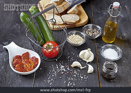 
                Italienische Küche, Salatzutaten                   