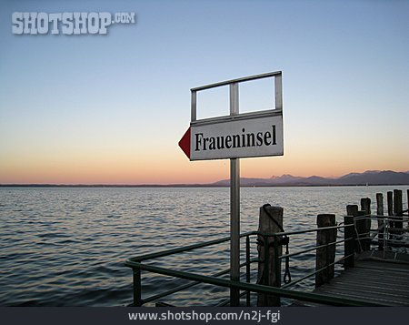 
                Hinweisschild, Anlegestelle, Chiemgau, Fraueninsel                   